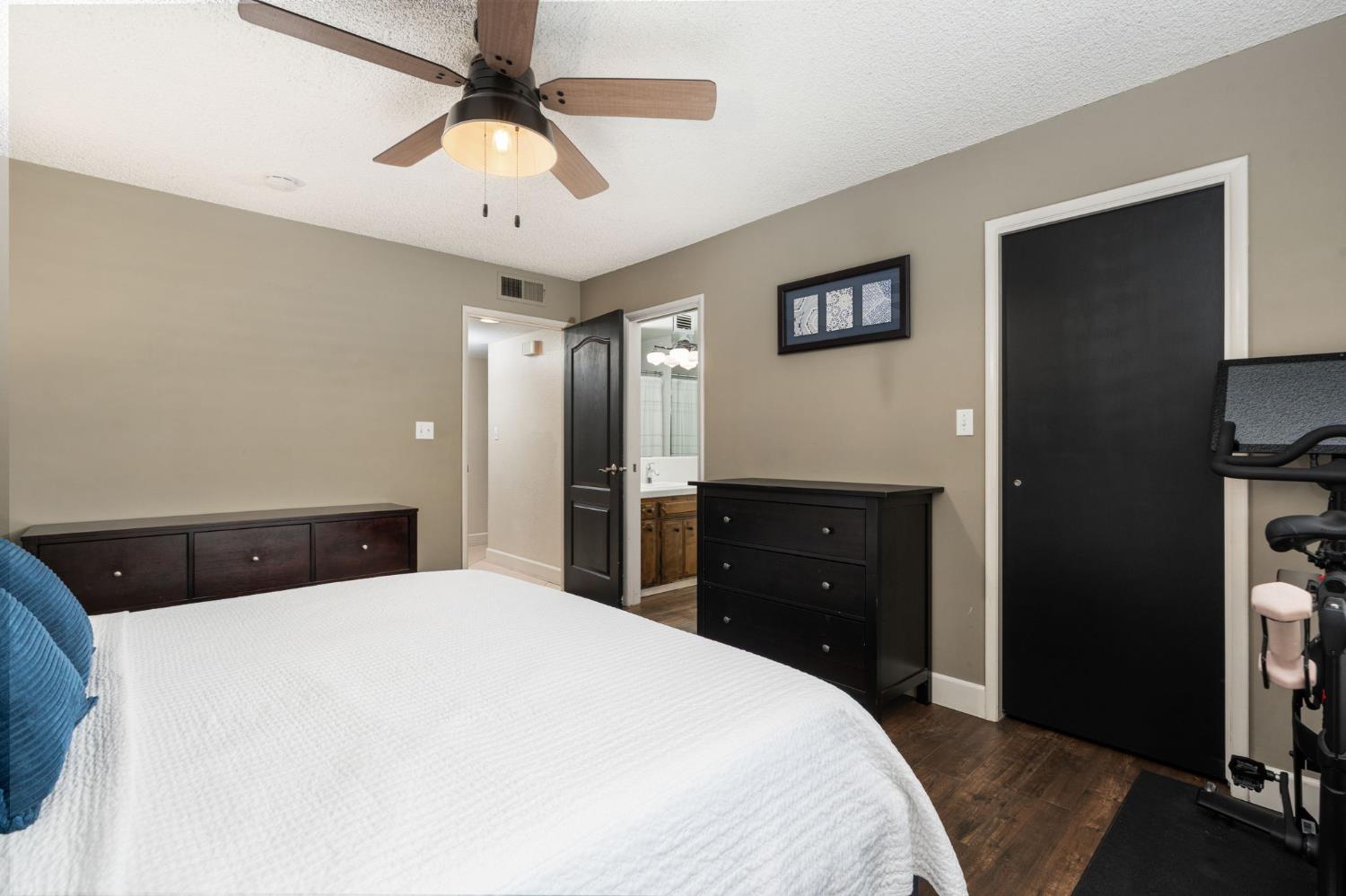 1324 W Fremont Ave, Fresno, CA 93711