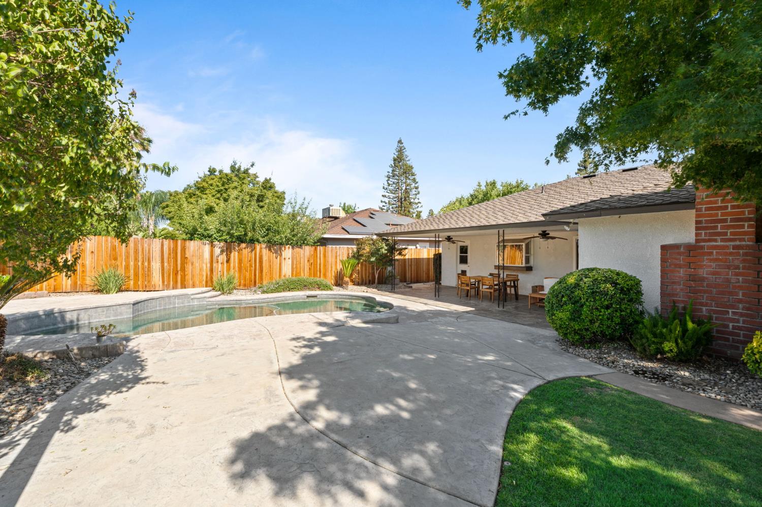 1324 W Fremont Ave, Fresno, CA 93711