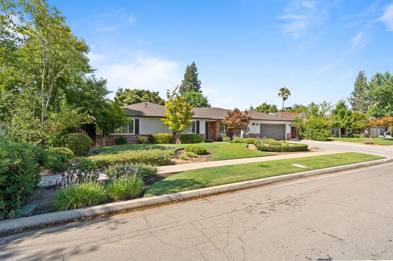 1324 W Fremont Ave, Fresno, CA 93711
