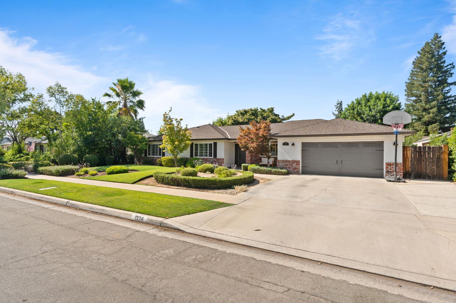1324 W Fremont Ave, Fresno, CA 93711