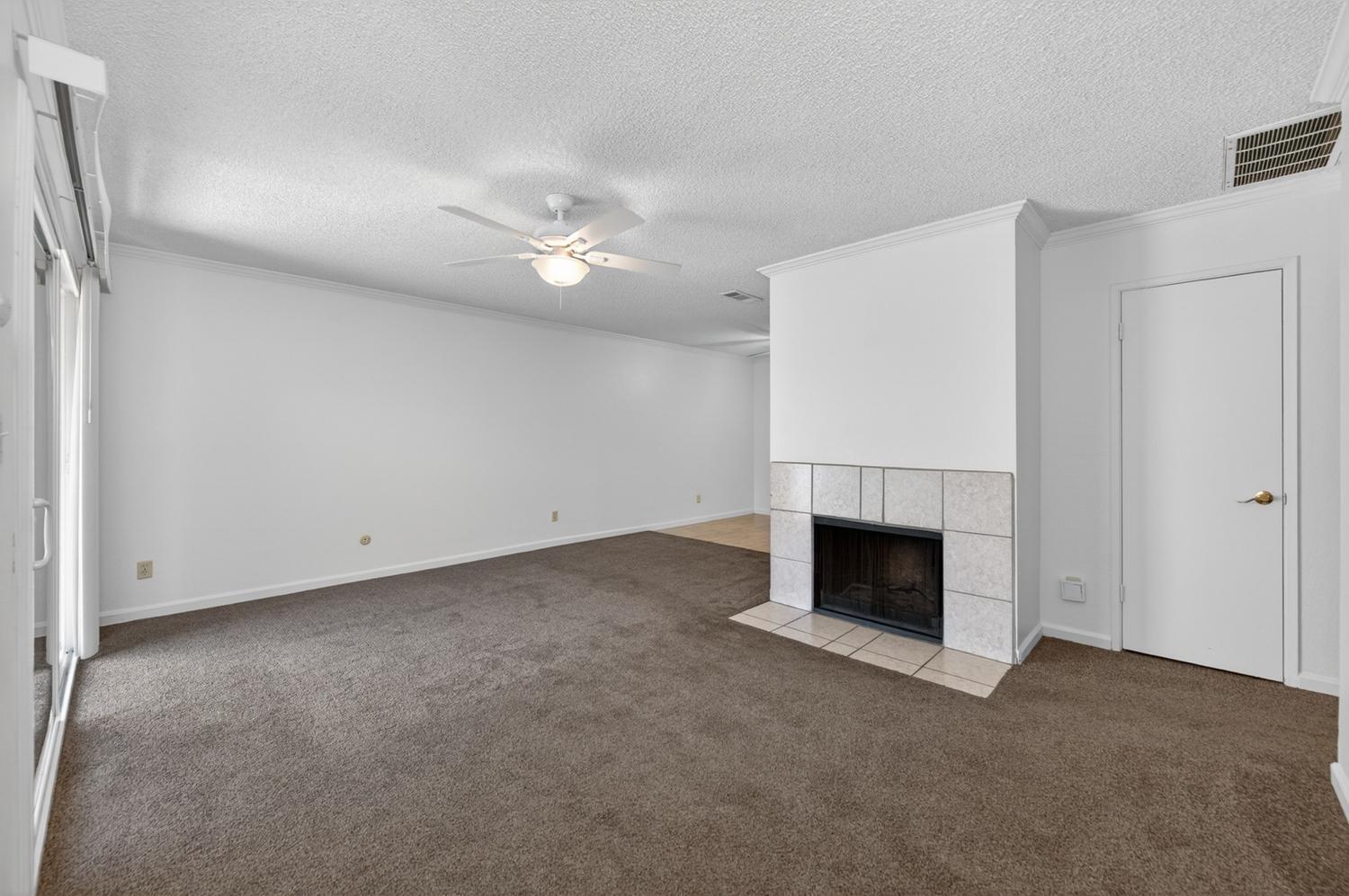 4504 N Valentine Ave #160, Fresno, CA 93722