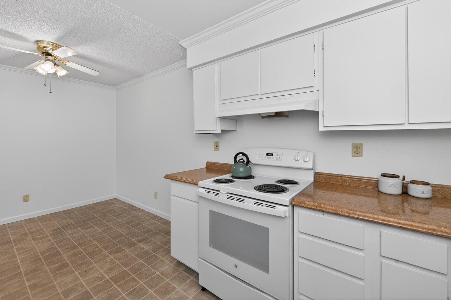 4504 N Valentine Ave #160, Fresno, CA 93722