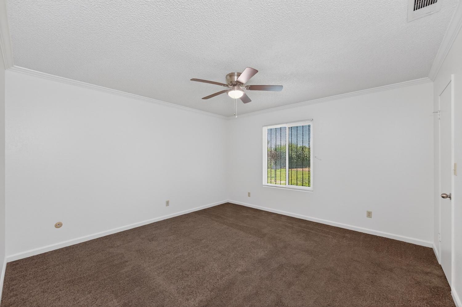 4504 N Valentine Ave #160, Fresno, CA 93722