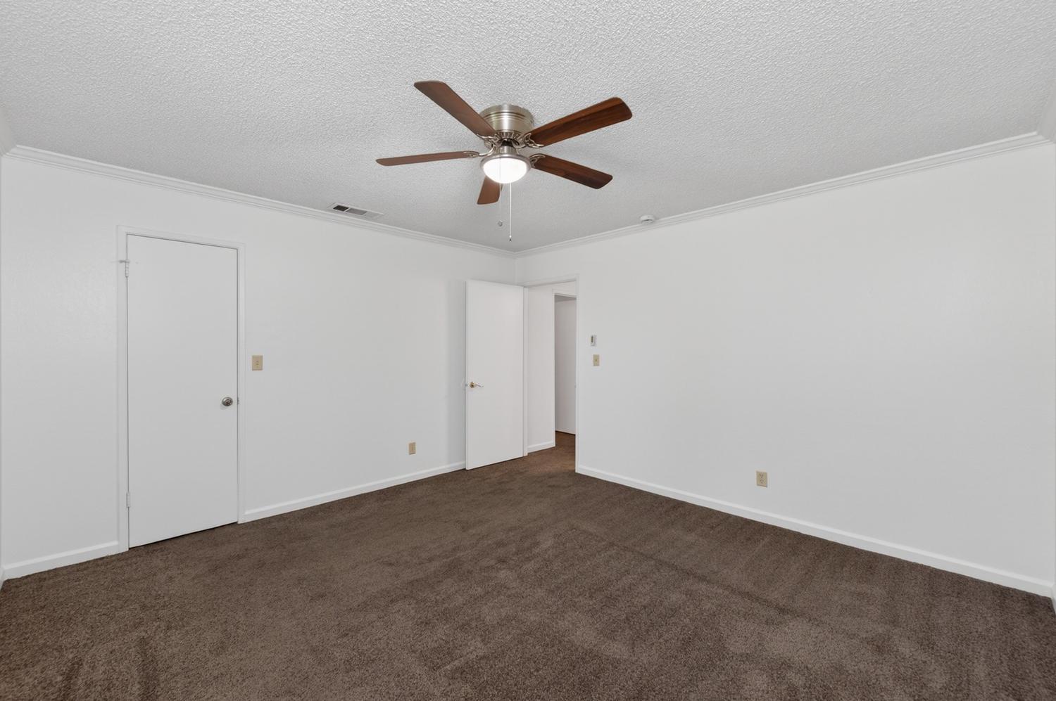 4504 N Valentine Ave #160, Fresno, CA 93722
