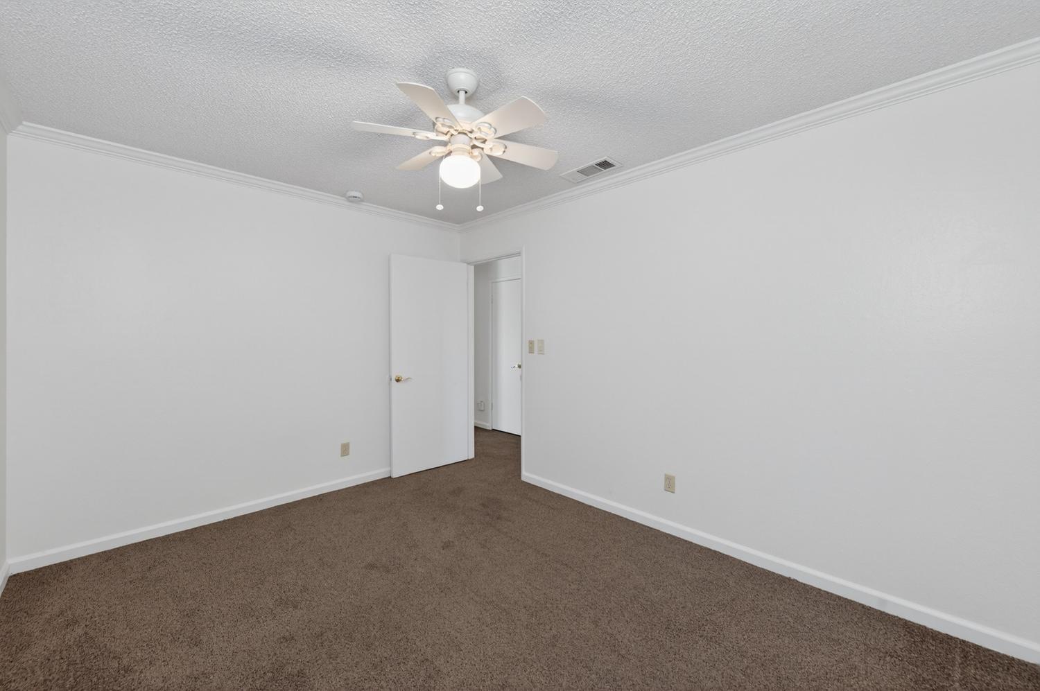 4504 N Valentine Ave #160, Fresno, CA 93722