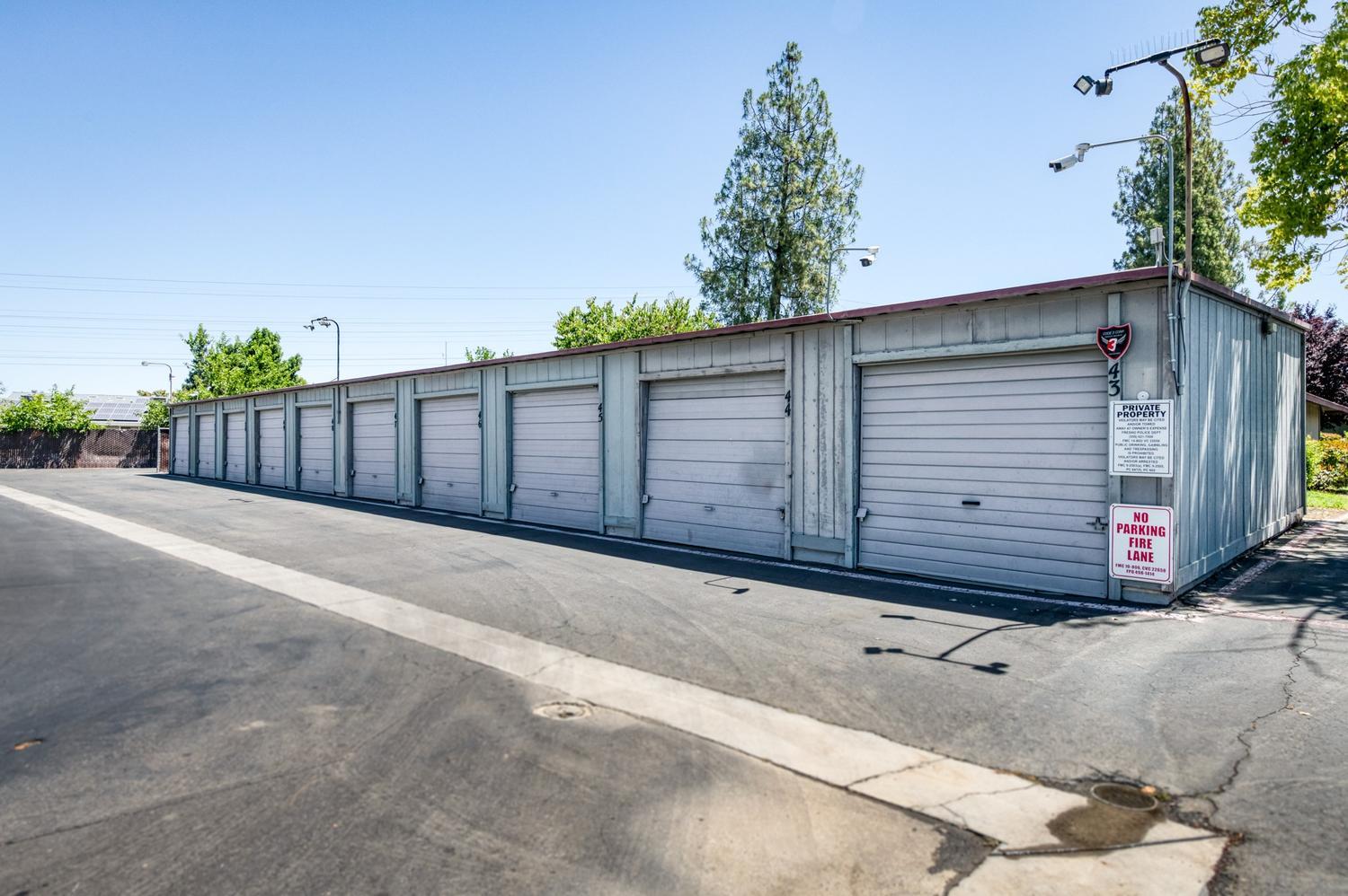 4504 N Valentine Ave #160, Fresno, CA 93722