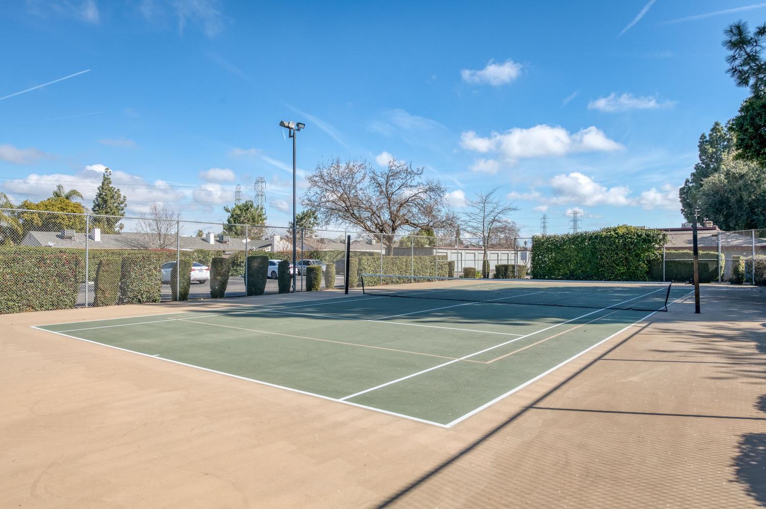 4504 N Valentine Ave #160, Fresno, CA 93722