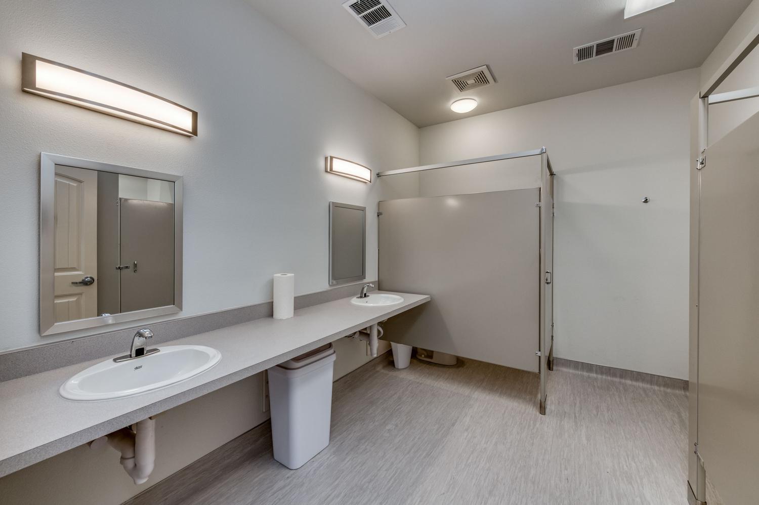 4504 N Valentine Ave #160, Fresno, CA 93722