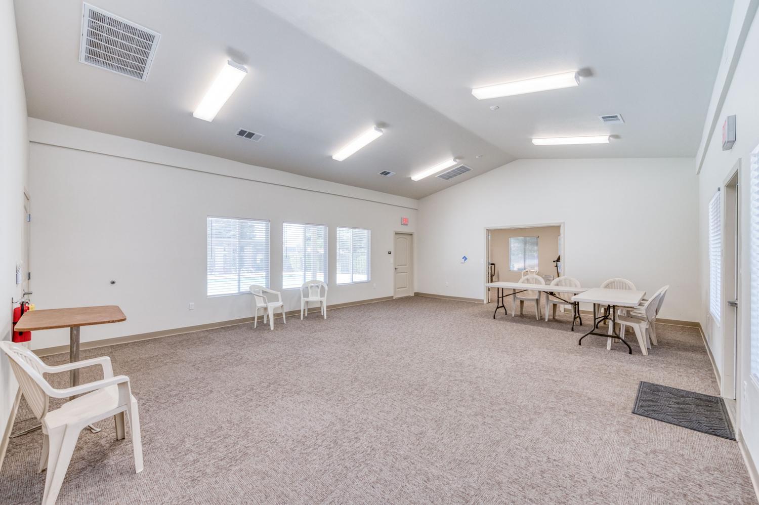 4504 N Valentine Ave #160, Fresno, CA 93722