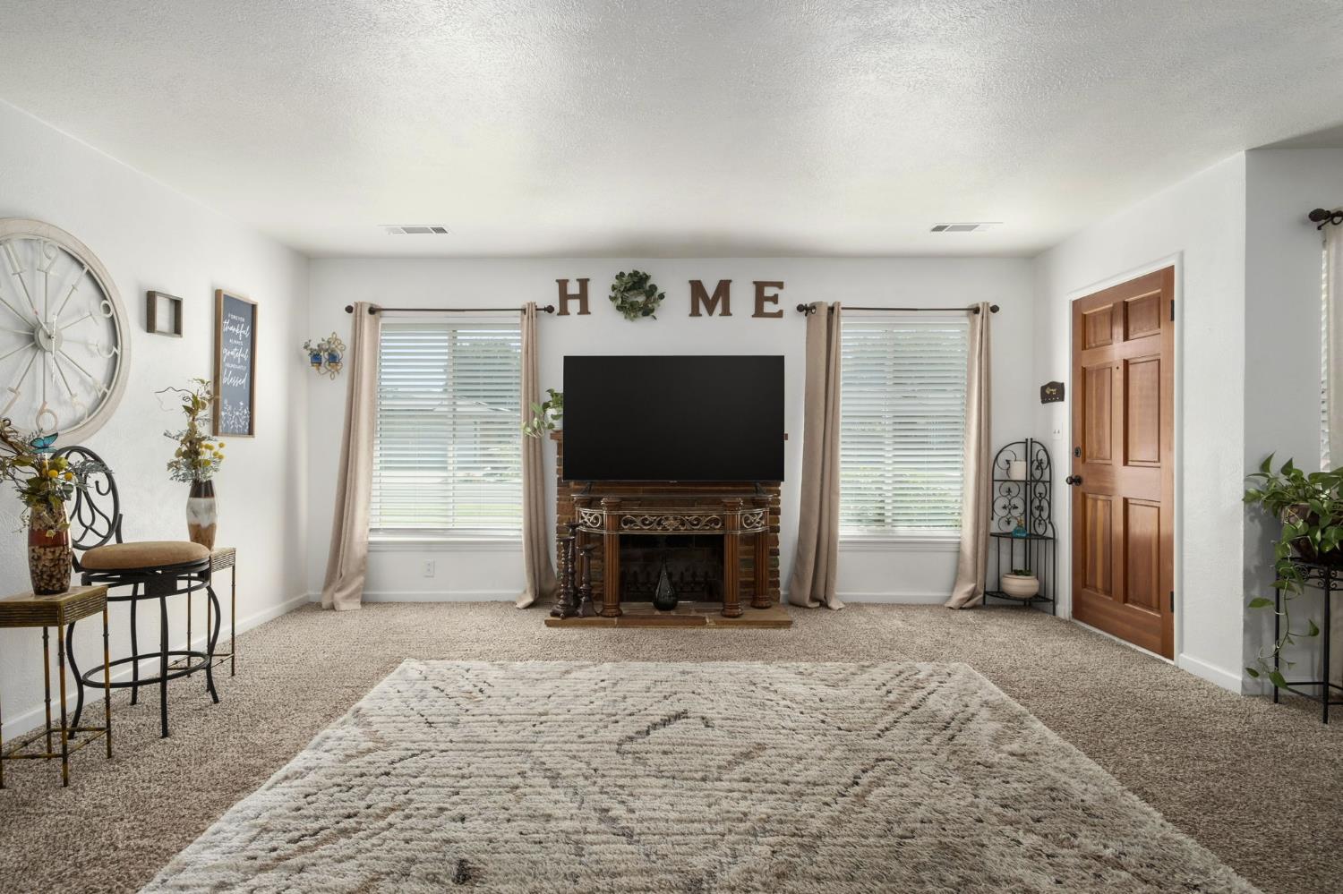 3543 N Hulbert Ave, Fresno, CA 93705