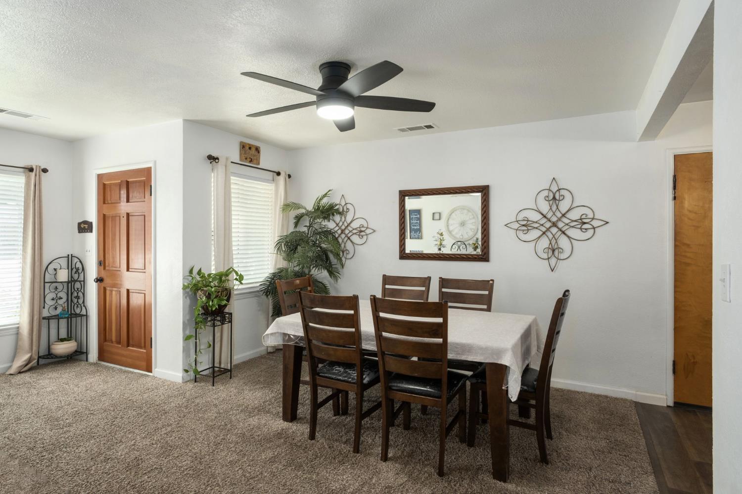 3543 N Hulbert Ave, Fresno, CA 93705