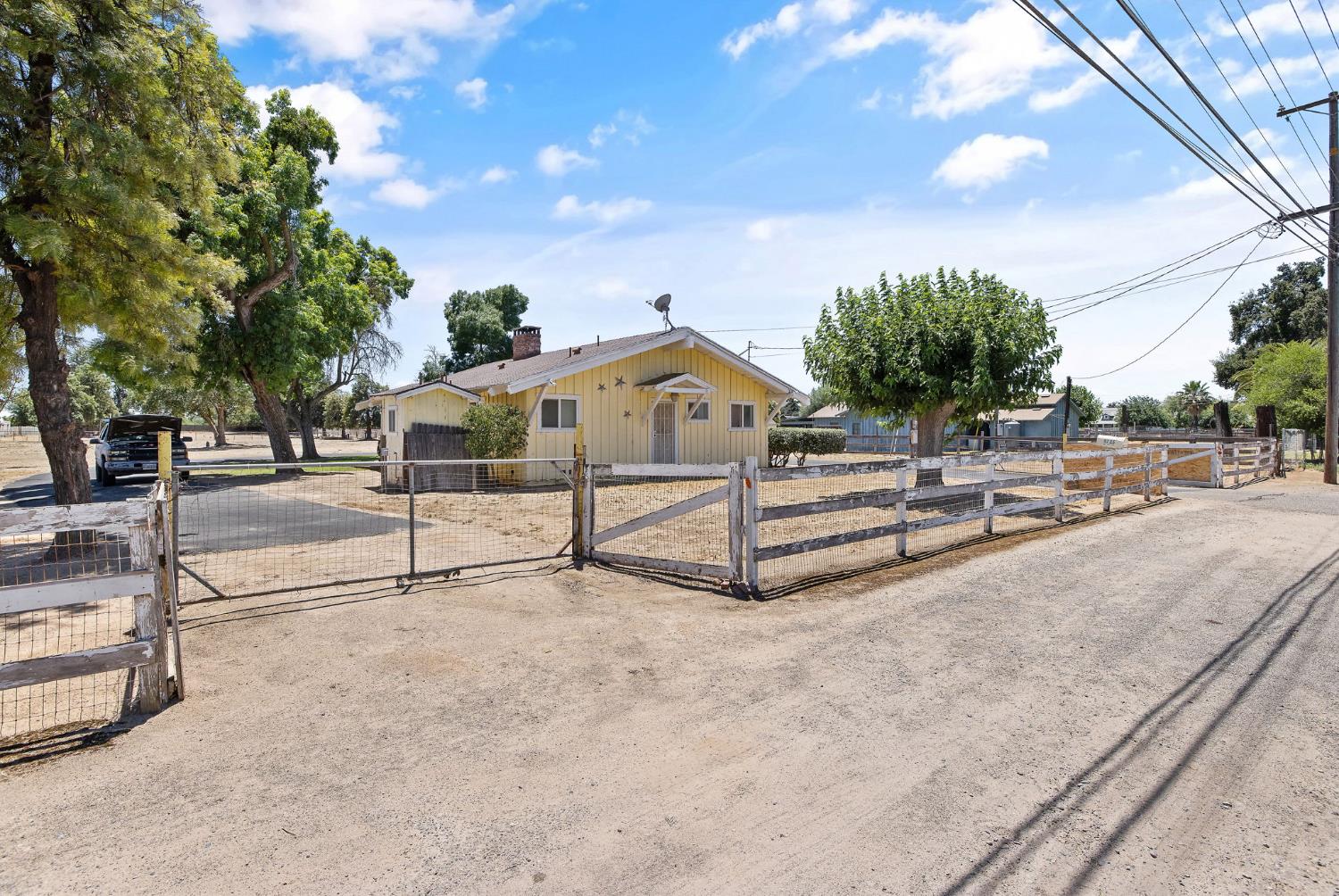 3725 W Olive Ave, Fresno, CA 93722