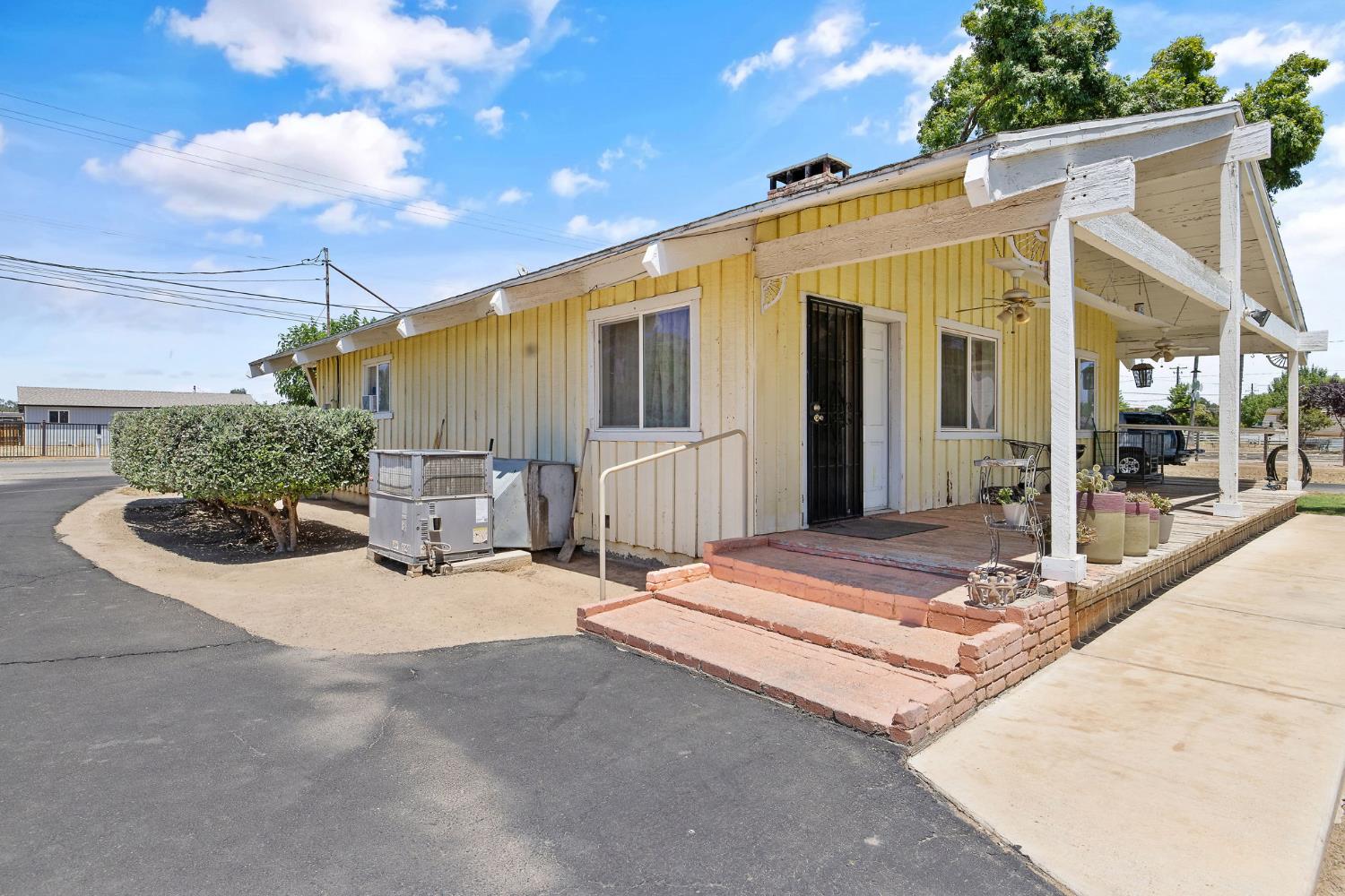 3725 W Olive Ave, Fresno, CA 93722