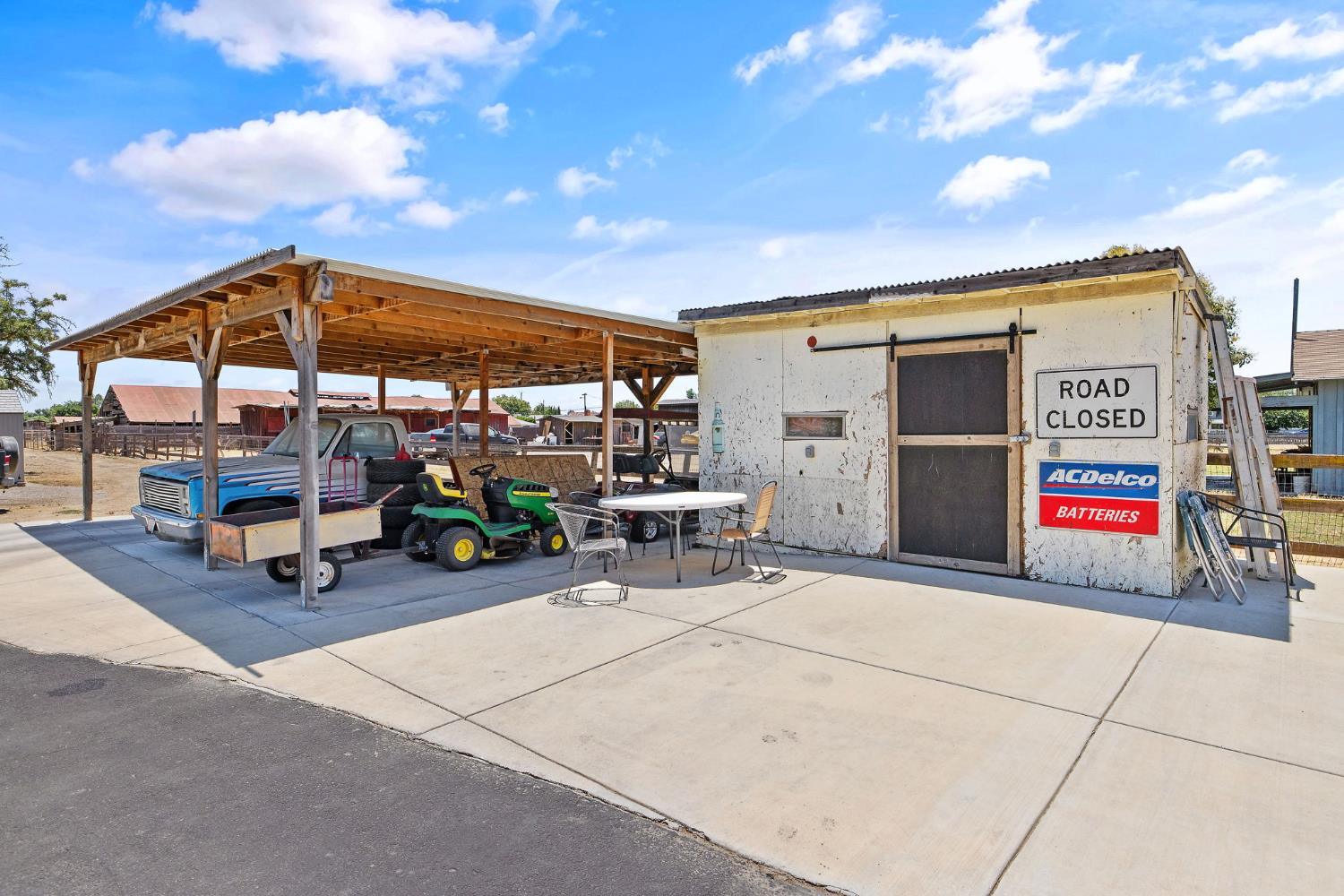 3725 W Olive Ave, Fresno, CA 93722