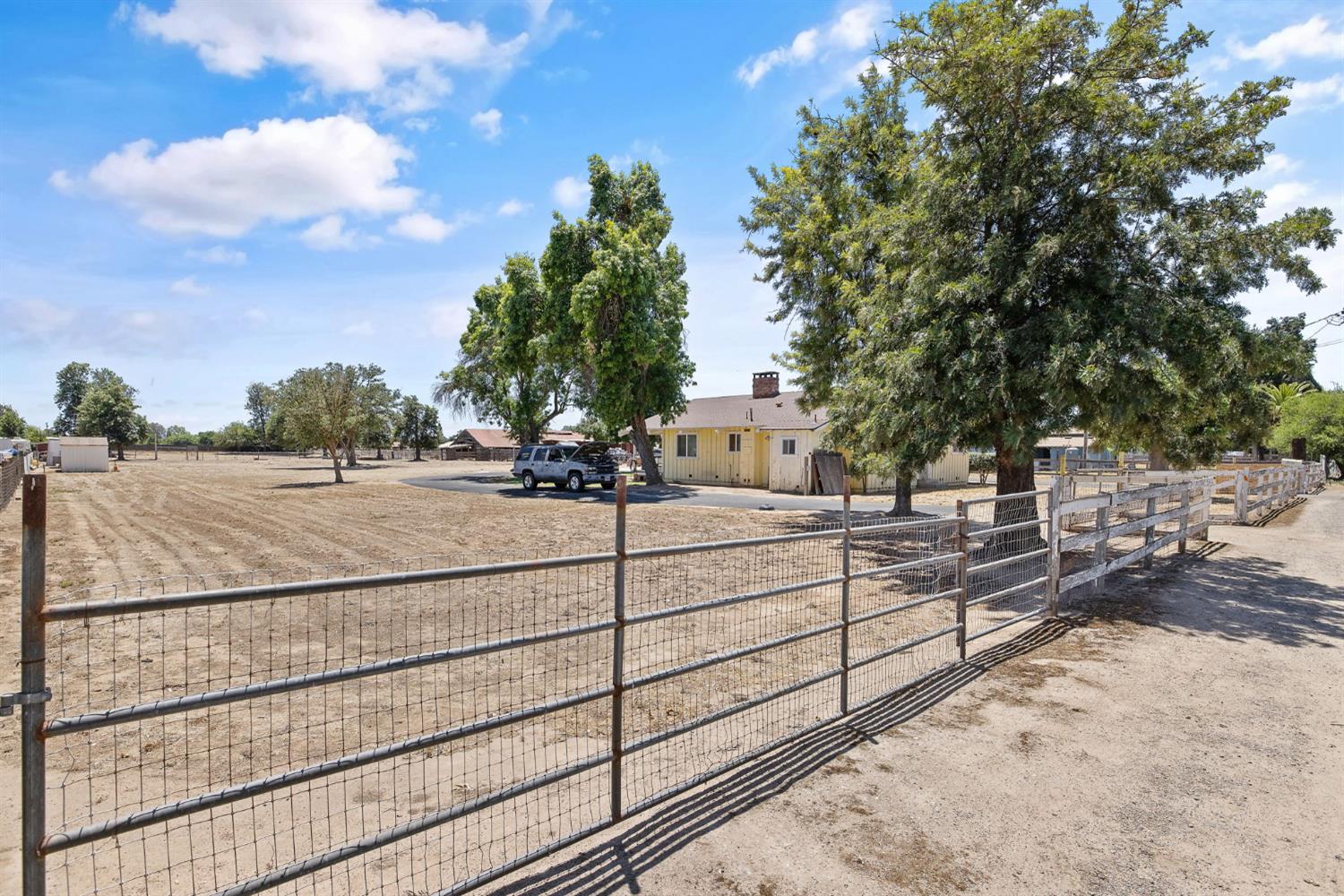 3725 W Olive Ave, Fresno, CA 93722