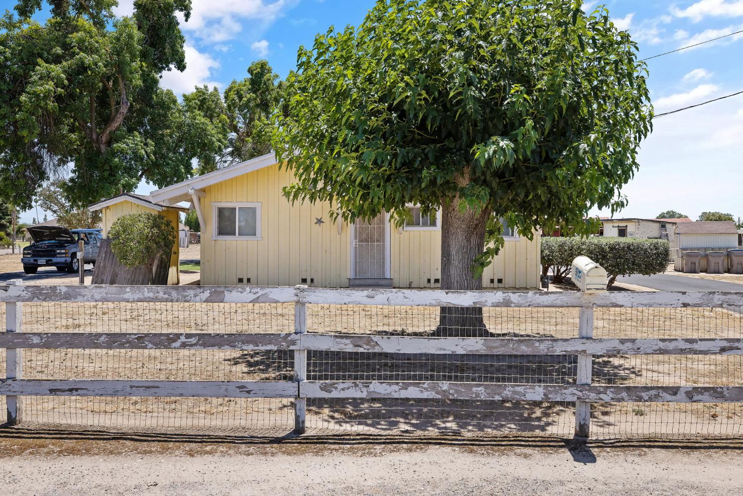 3725 W Olive Ave, Fresno, CA 93722