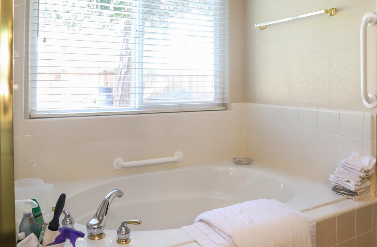 1984 Rialto Ct, Clovis, CA 93611