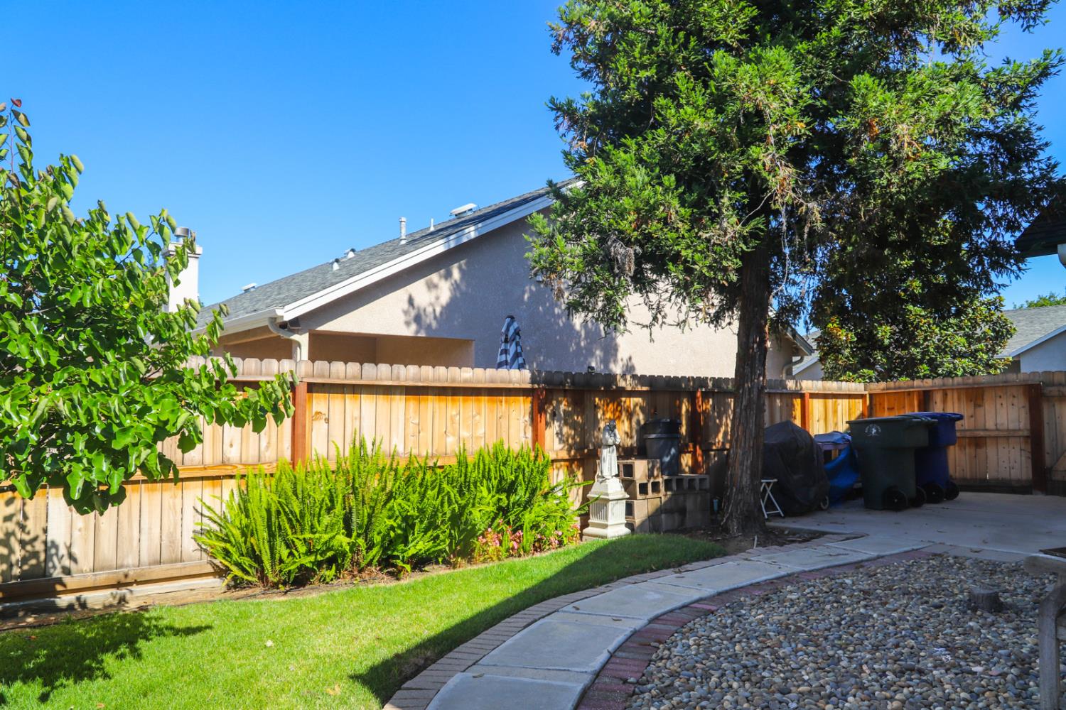 1984 Rialto Ct, Clovis, CA 93611