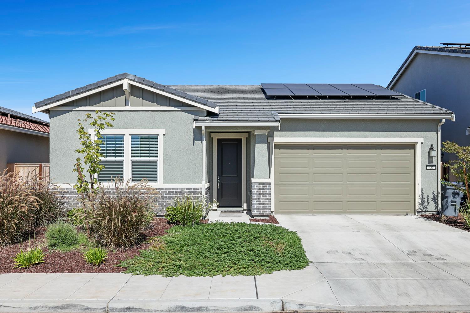 636 N Apricot Ave, Fresno, CA 93727