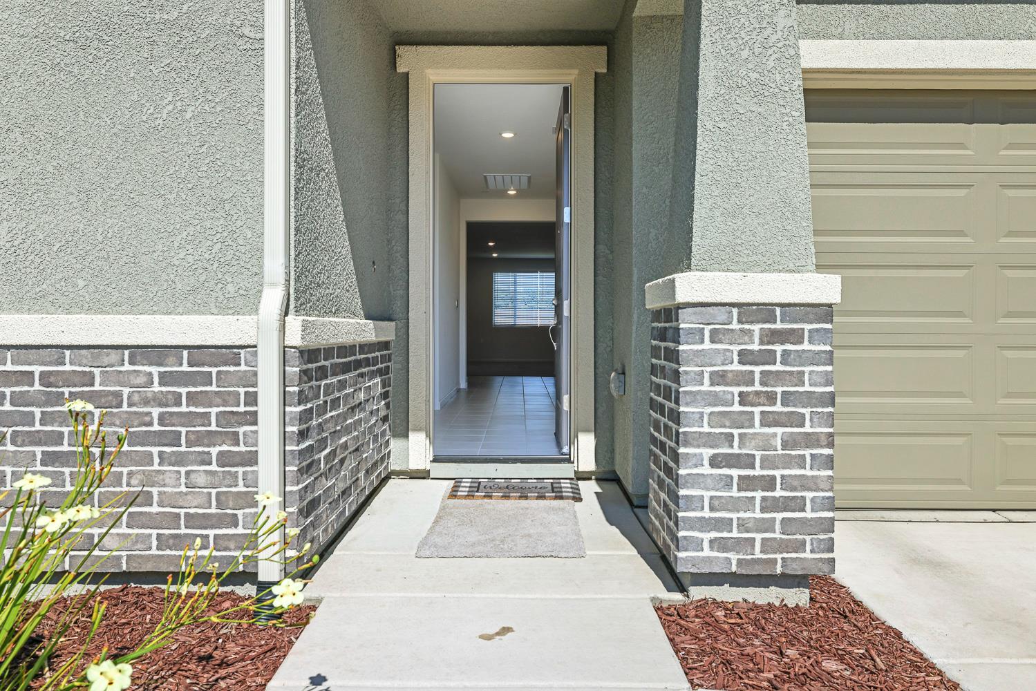 636 N Apricot Ave, Fresno, CA 93727