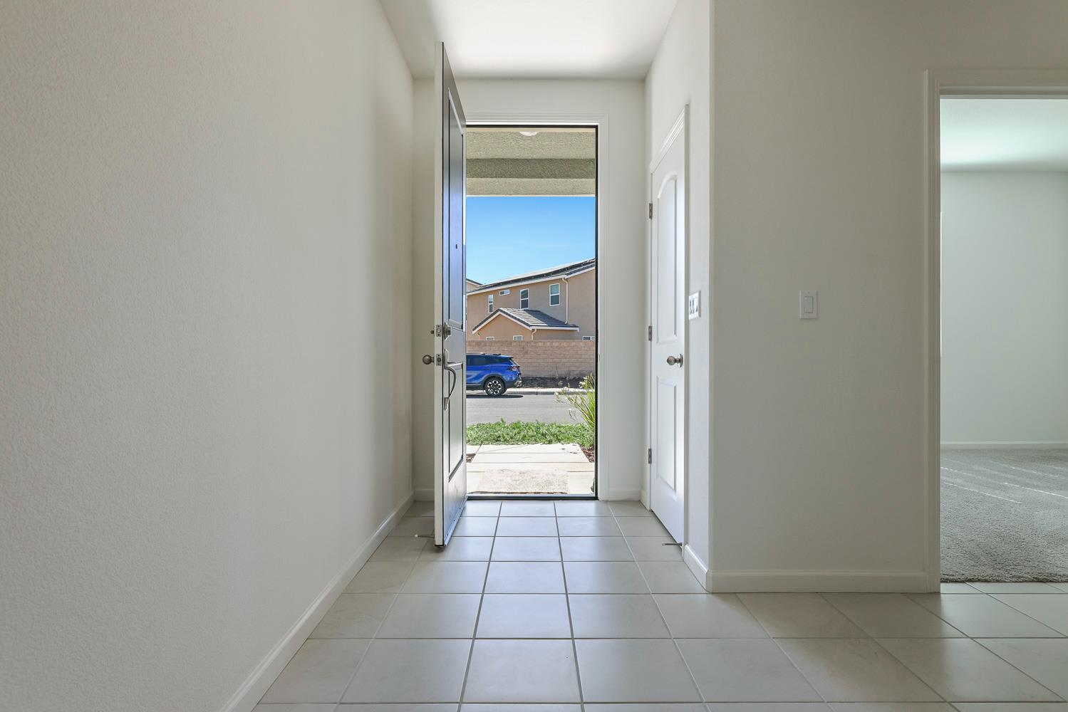 636 N Apricot Ave, Fresno, CA 93727