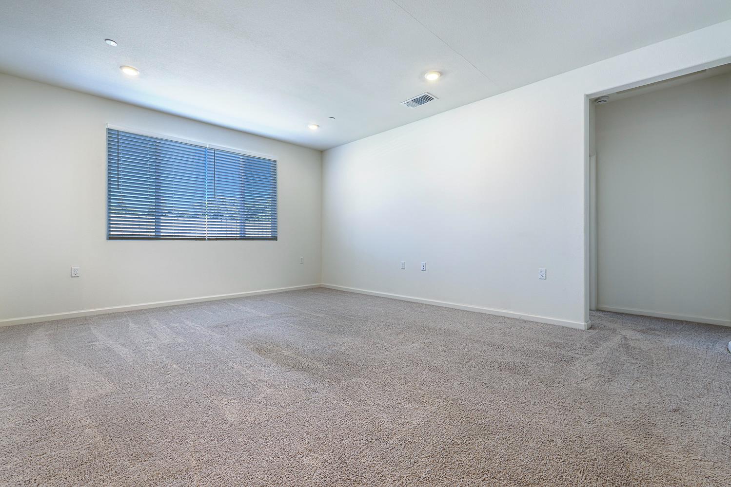 636 N Apricot Ave, Fresno, CA 93727