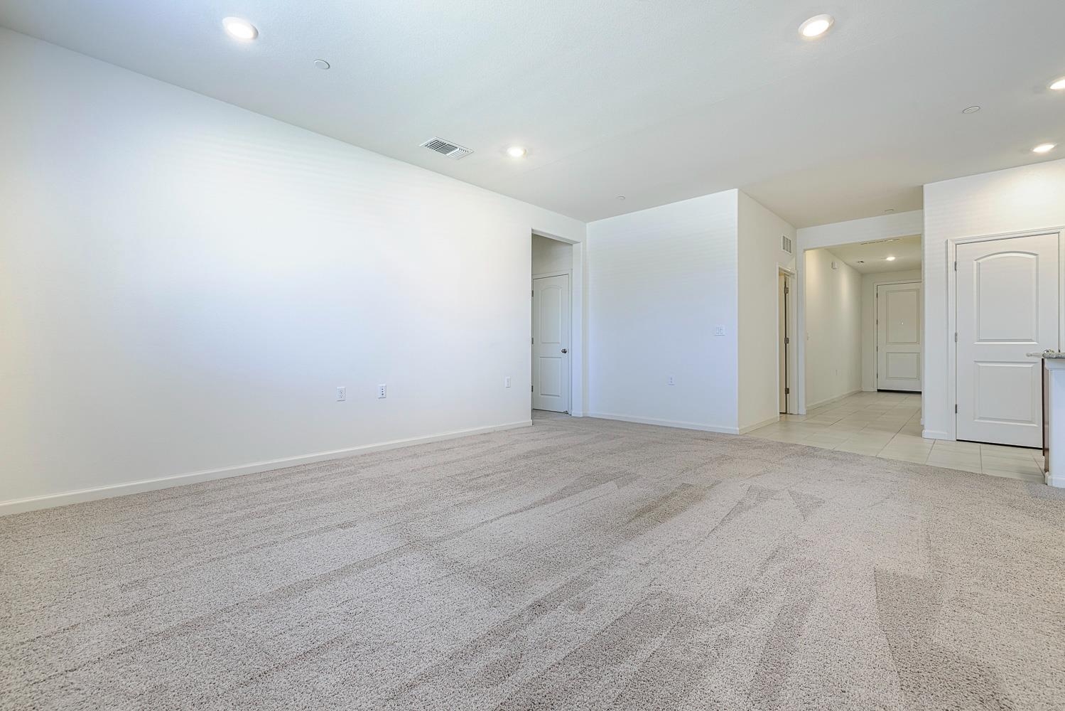 636 N Apricot Ave, Fresno, CA 93727