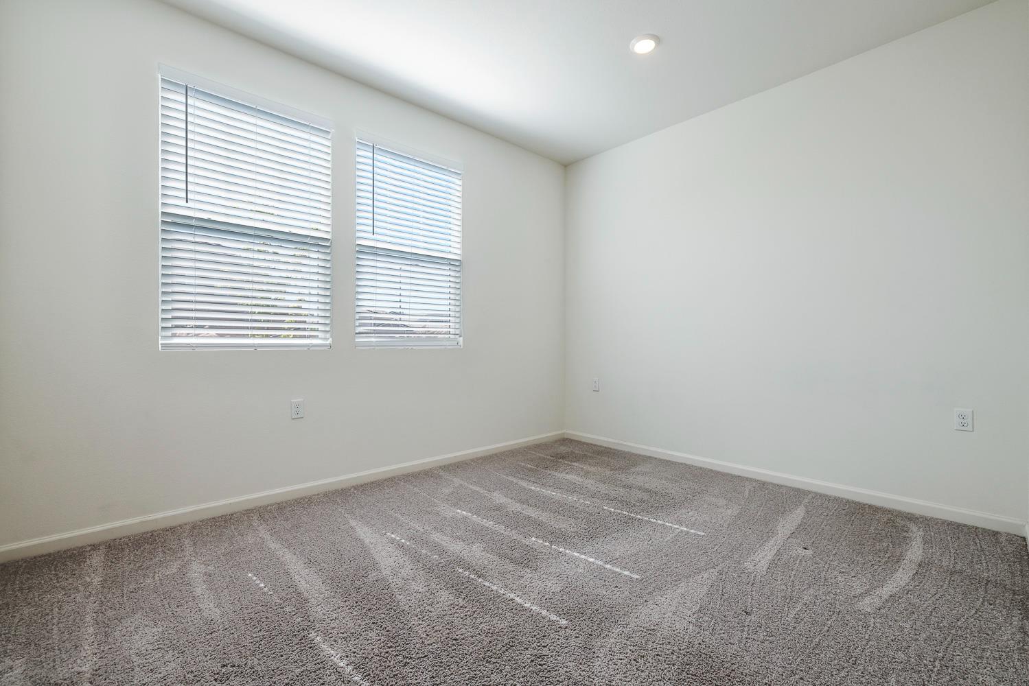 636 N Apricot Ave, Fresno, CA 93727