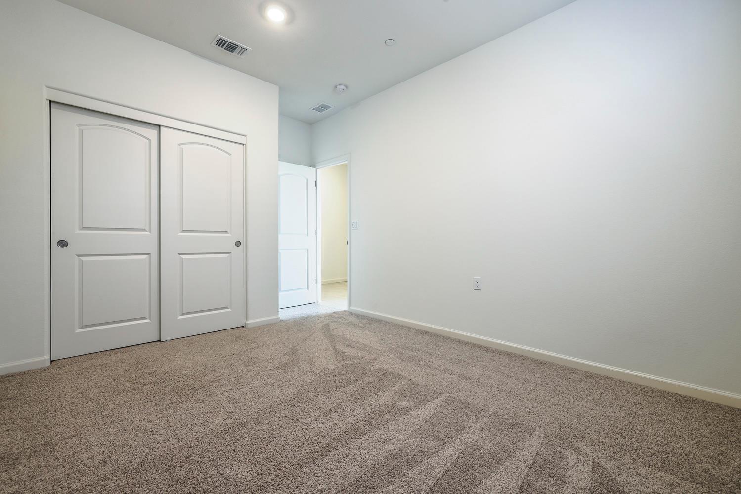 636 N Apricot Ave, Fresno, CA 93727