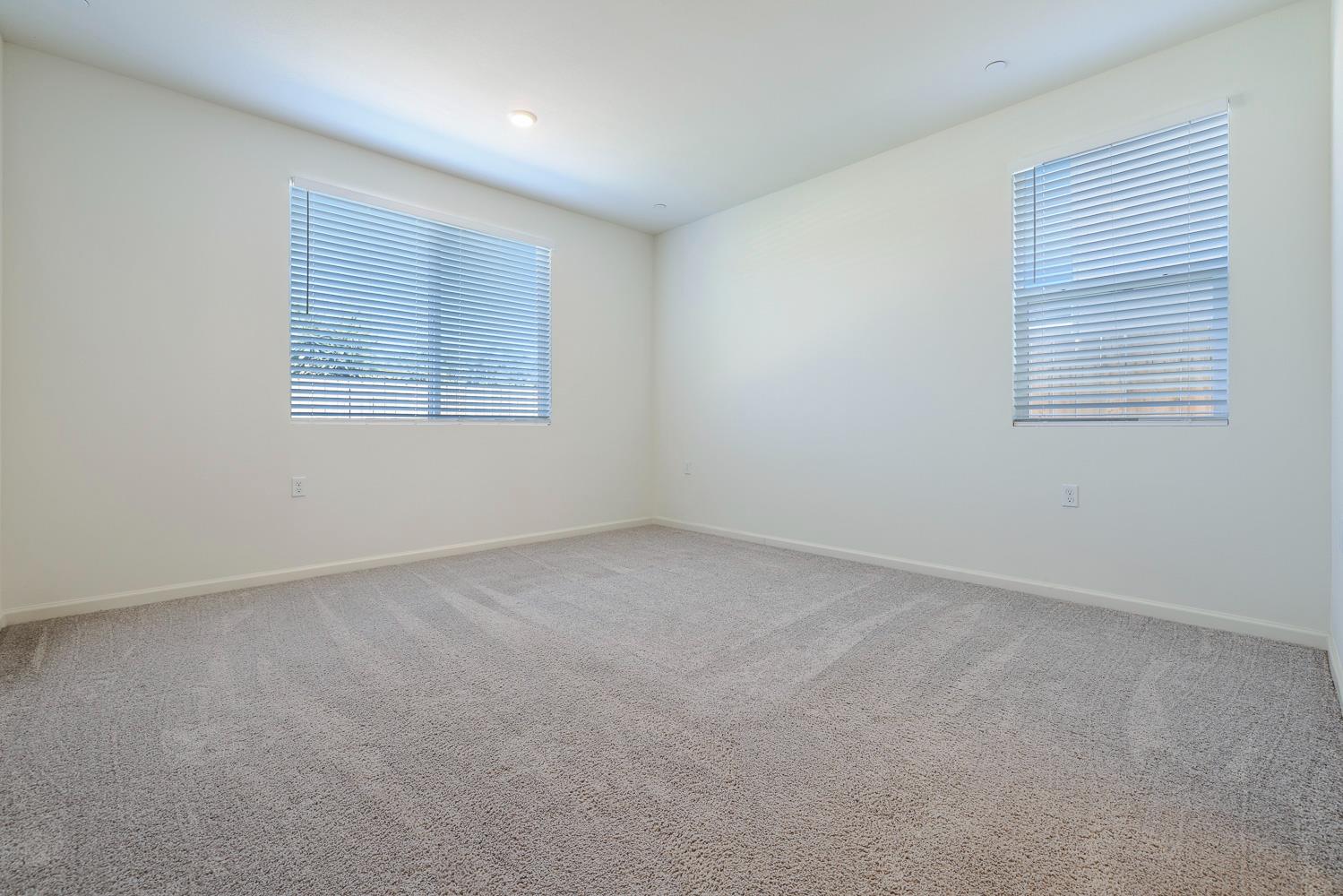 636 N Apricot Ave, Fresno, CA 93727