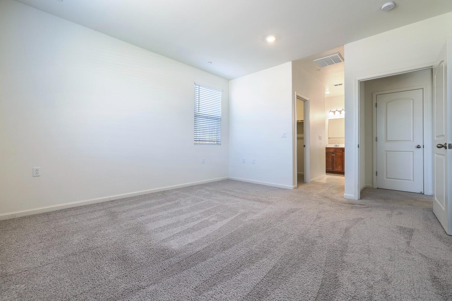 636 N Apricot Ave, Fresno, CA 93727