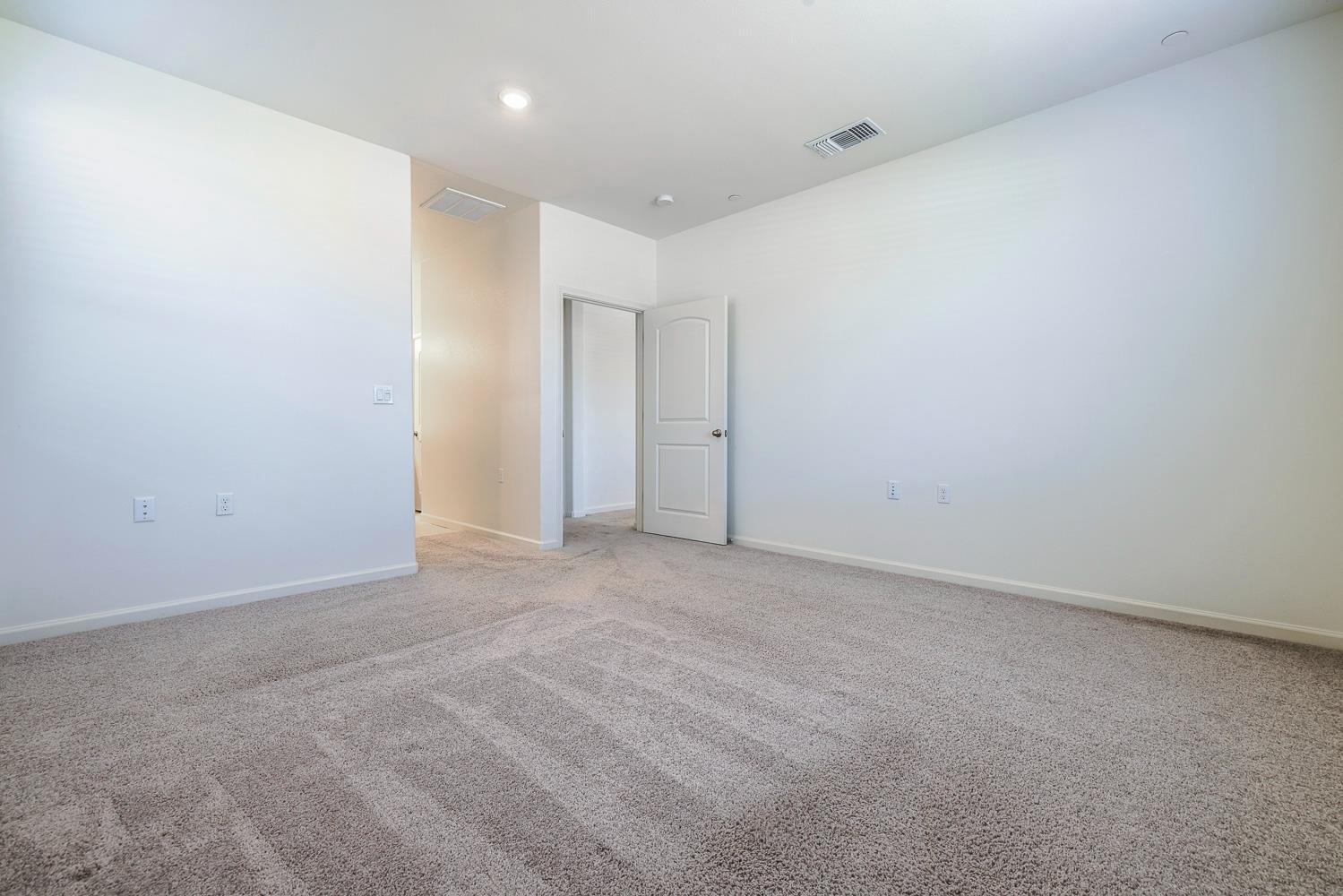 636 N Apricot Ave, Fresno, CA 93727