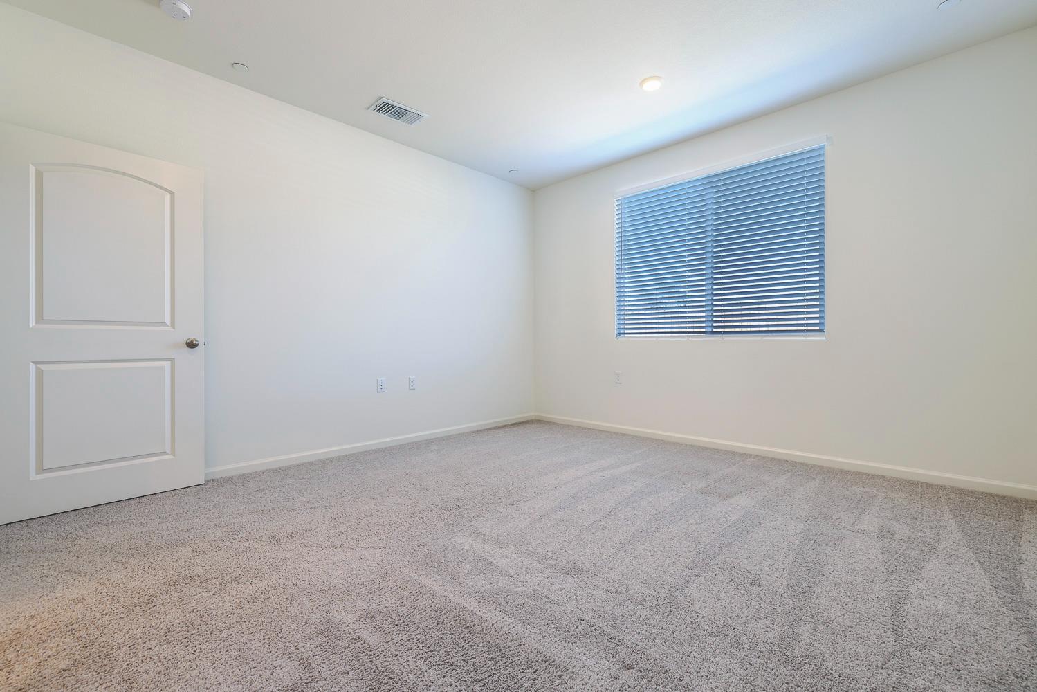 636 N Apricot Ave, Fresno, CA 93727