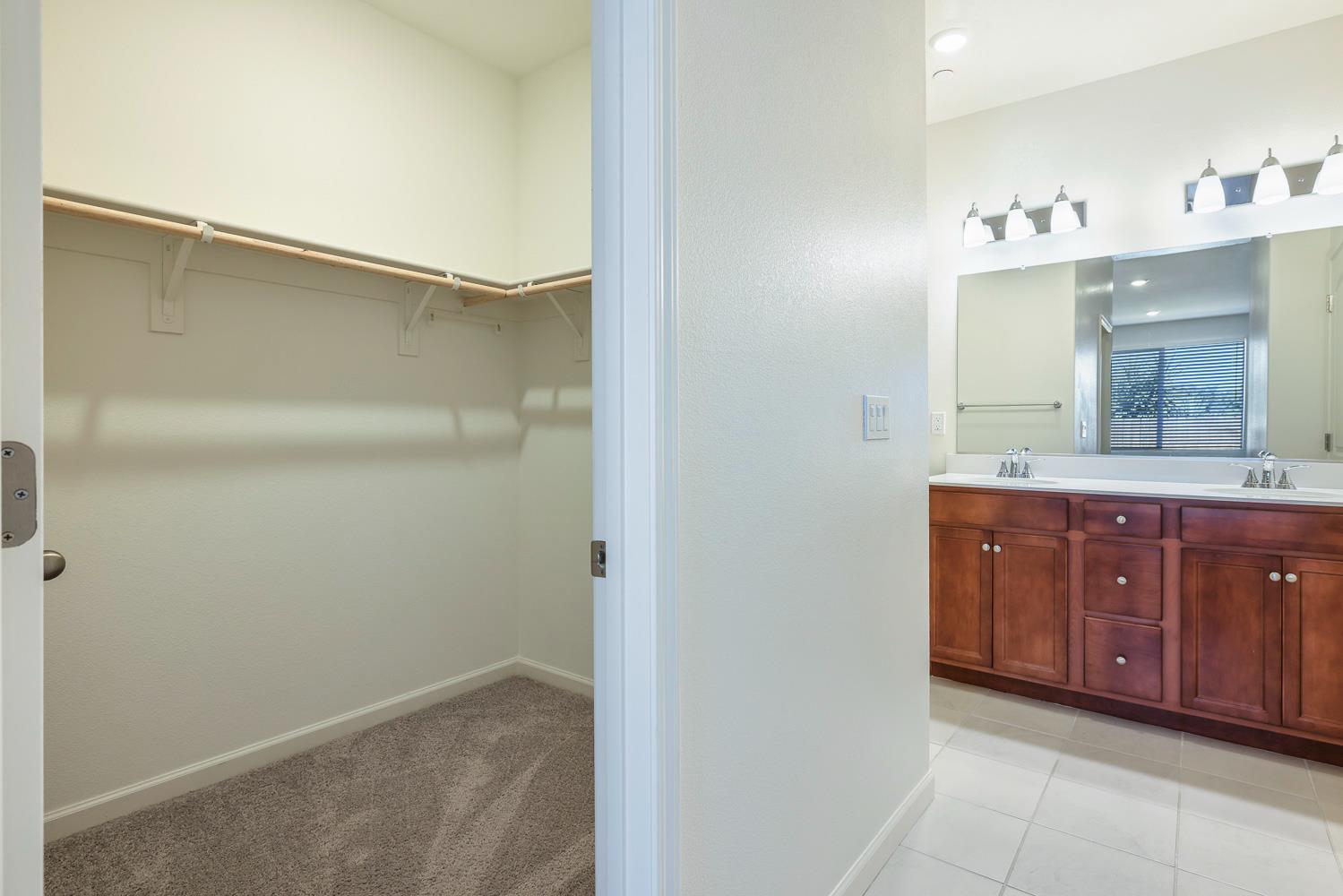 636 N Apricot Ave, Fresno, CA 93727