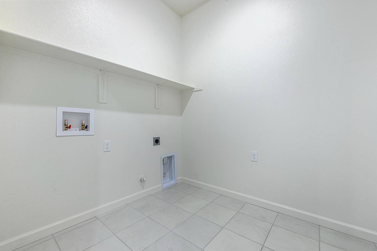636 N Apricot Ave, Fresno, CA 93727