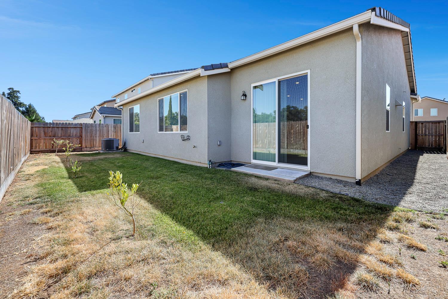 636 N Apricot Ave, Fresno, CA 93727