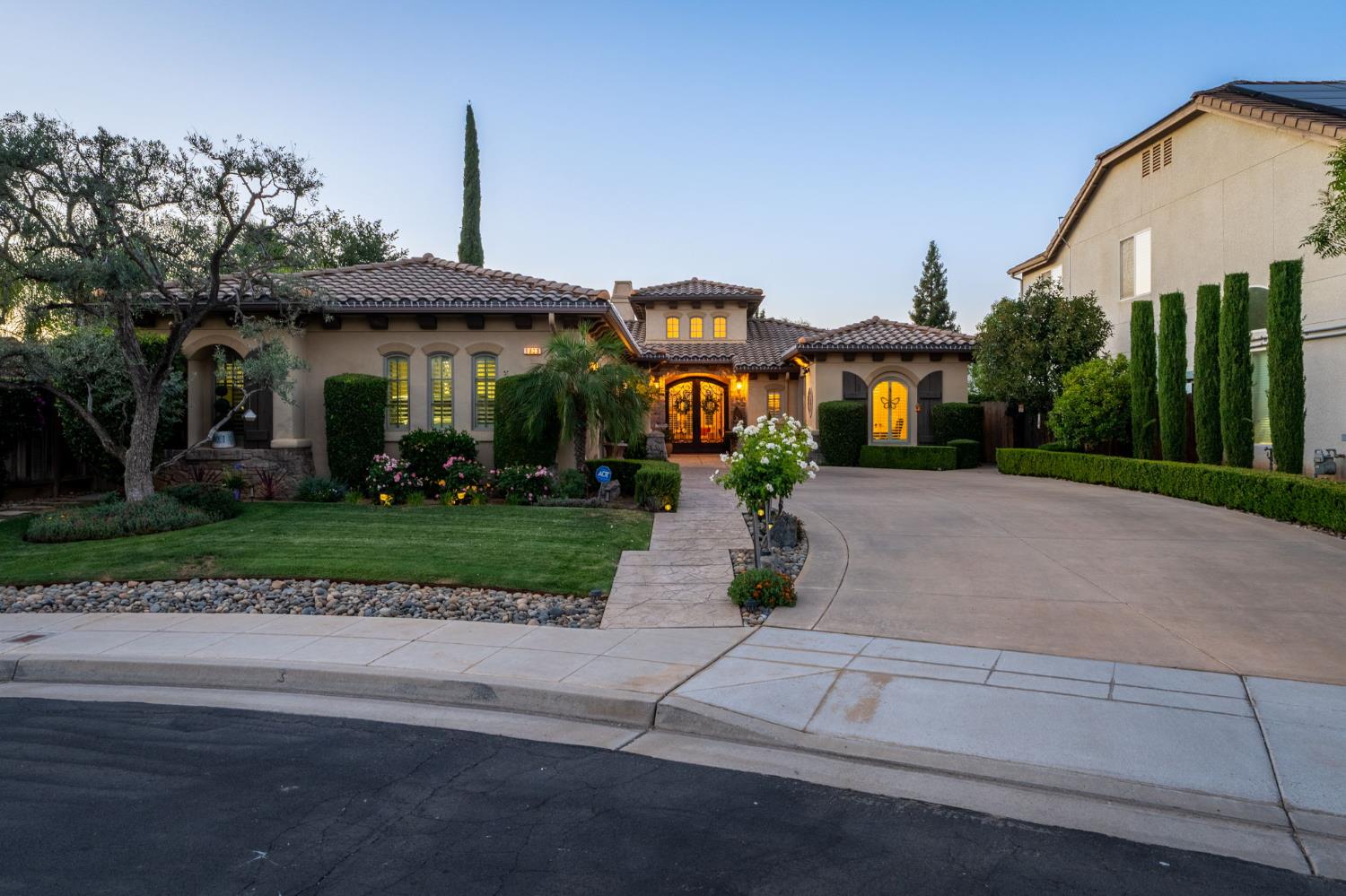 1823 Decatur Ave, Clovis, CA 93611