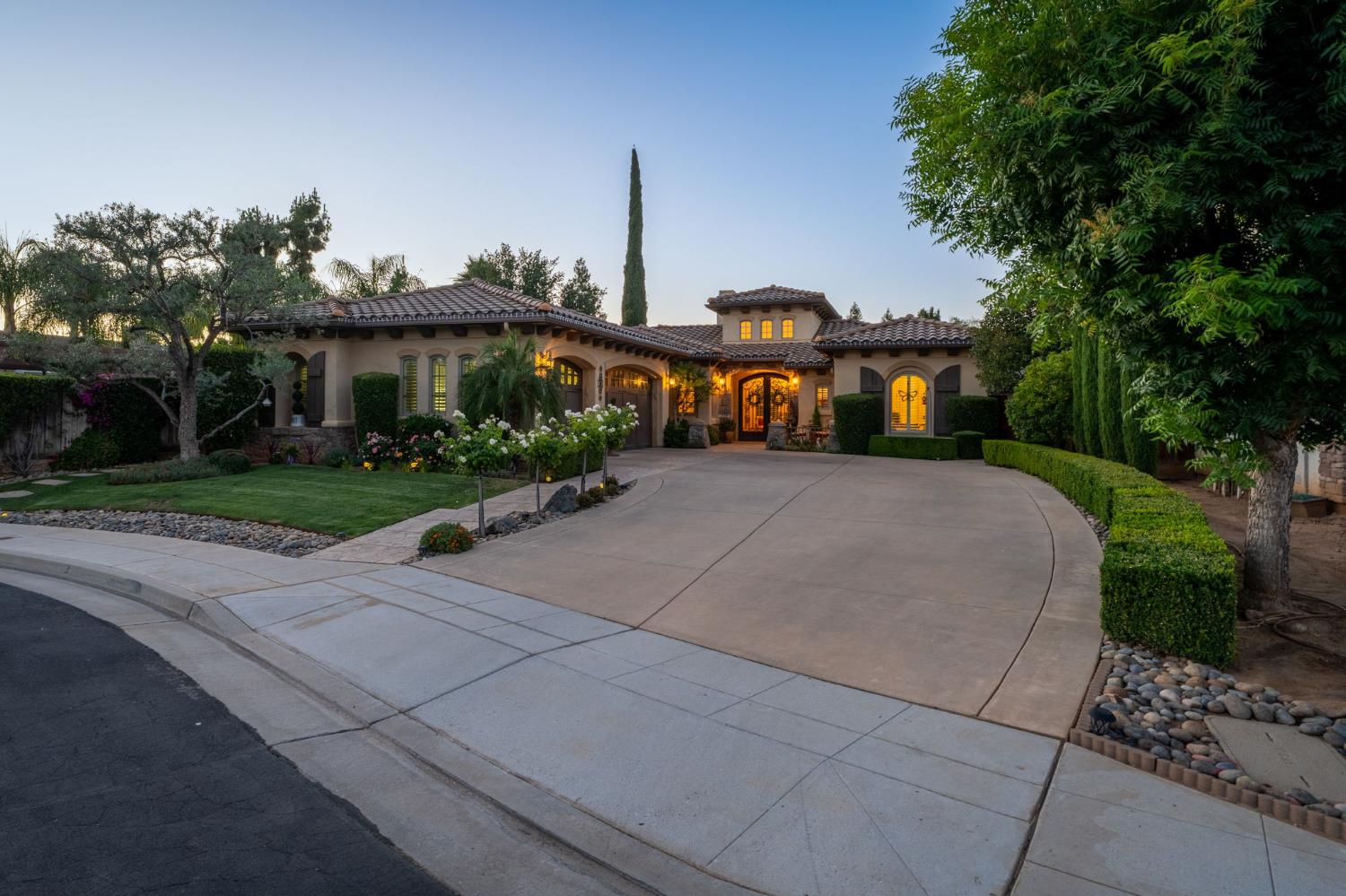 1823 Decatur Ave, Clovis, CA 93611