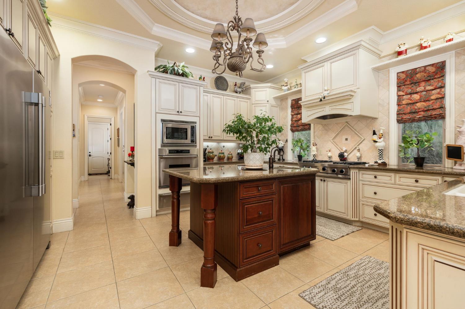 1823 Decatur Ave, Clovis, CA 93611
