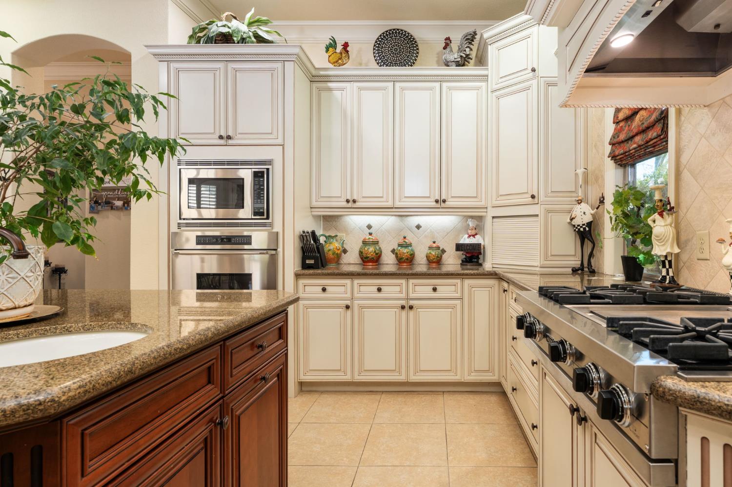 1823 Decatur Ave, Clovis, CA 93611