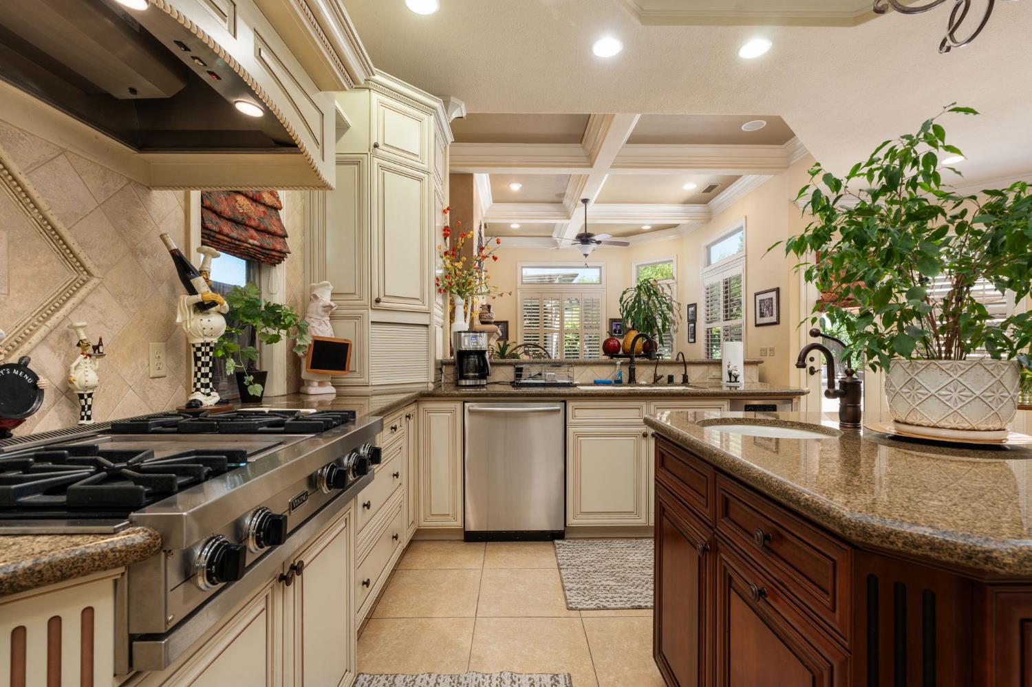 1823 Decatur Ave, Clovis, CA 93611
