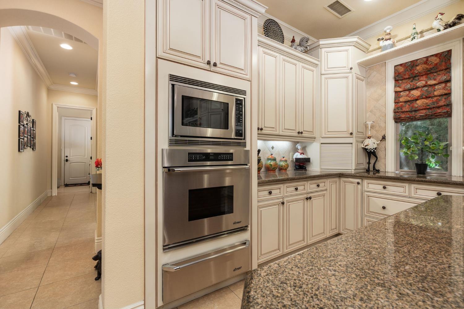 1823 Decatur Ave, Clovis, CA 93611