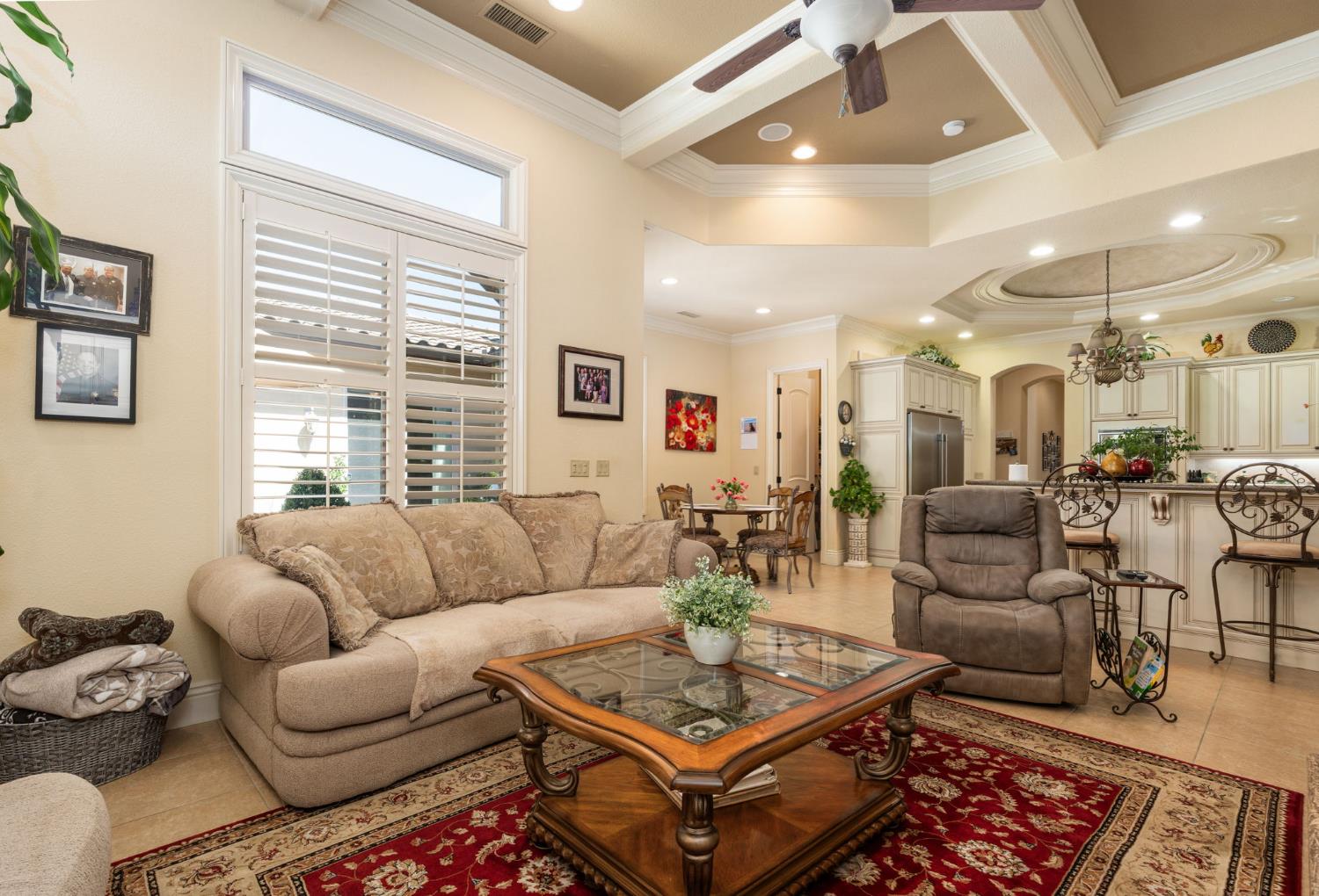 1823 Decatur Ave, Clovis, CA 93611