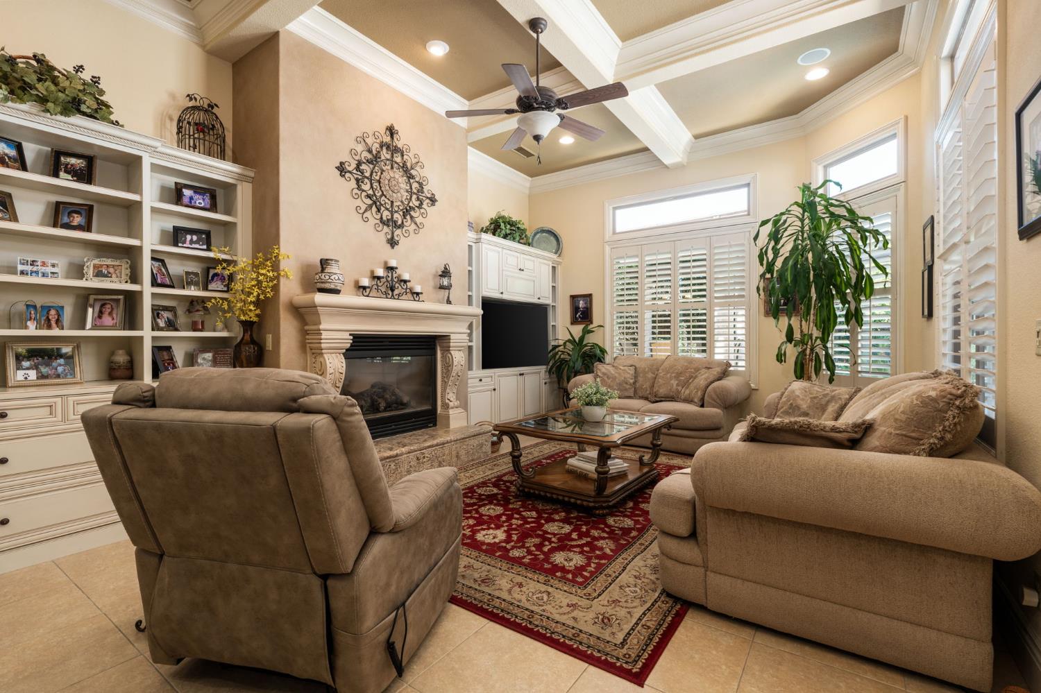 1823 Decatur Ave, Clovis, CA 93611