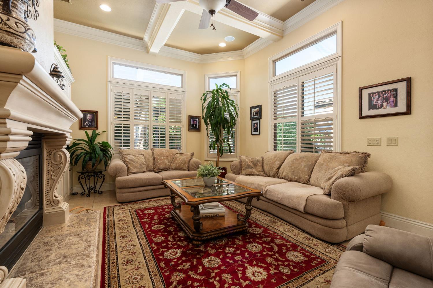1823 Decatur Ave, Clovis, CA 93611