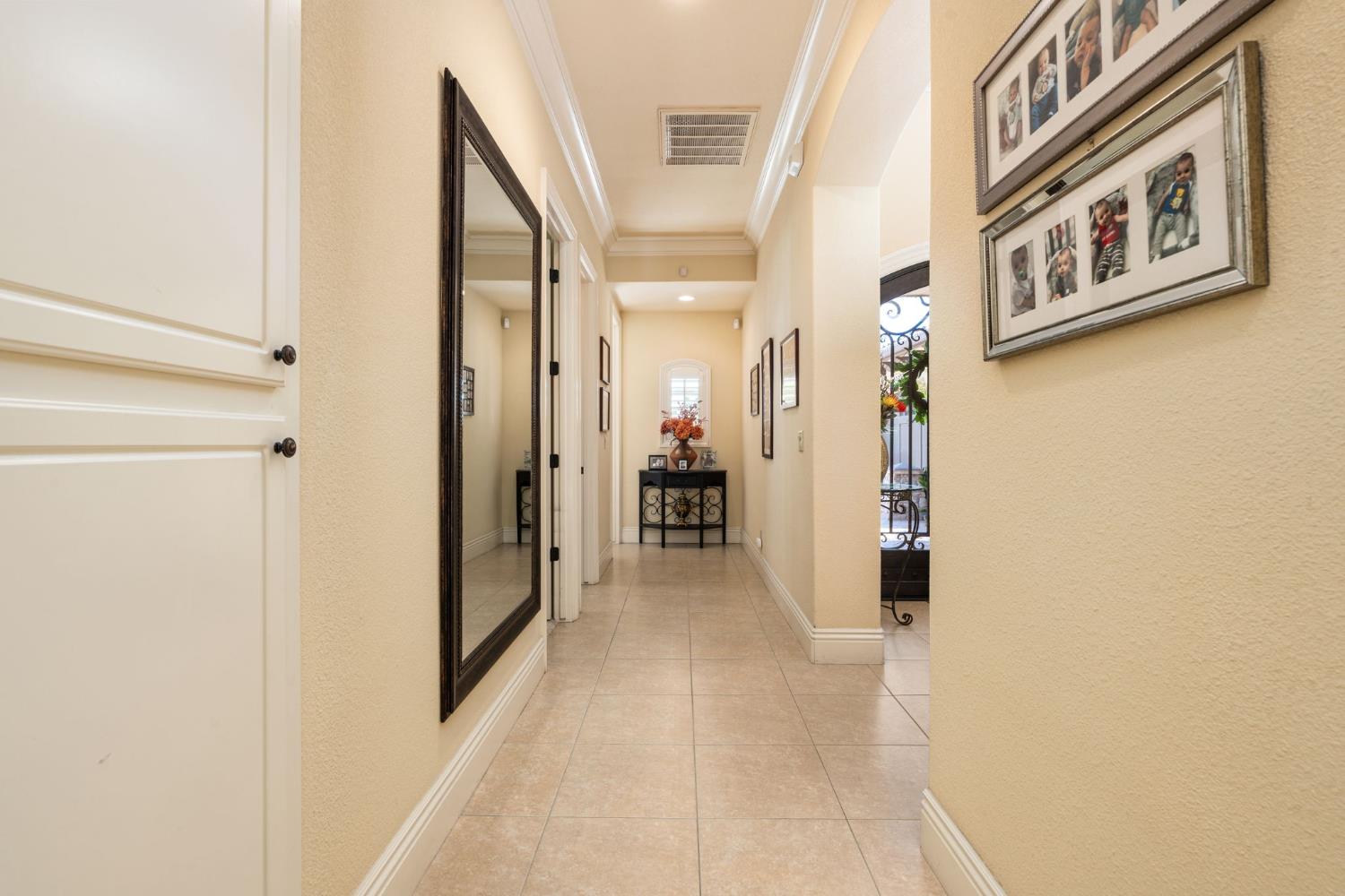 1823 Decatur Ave, Clovis, CA 93611