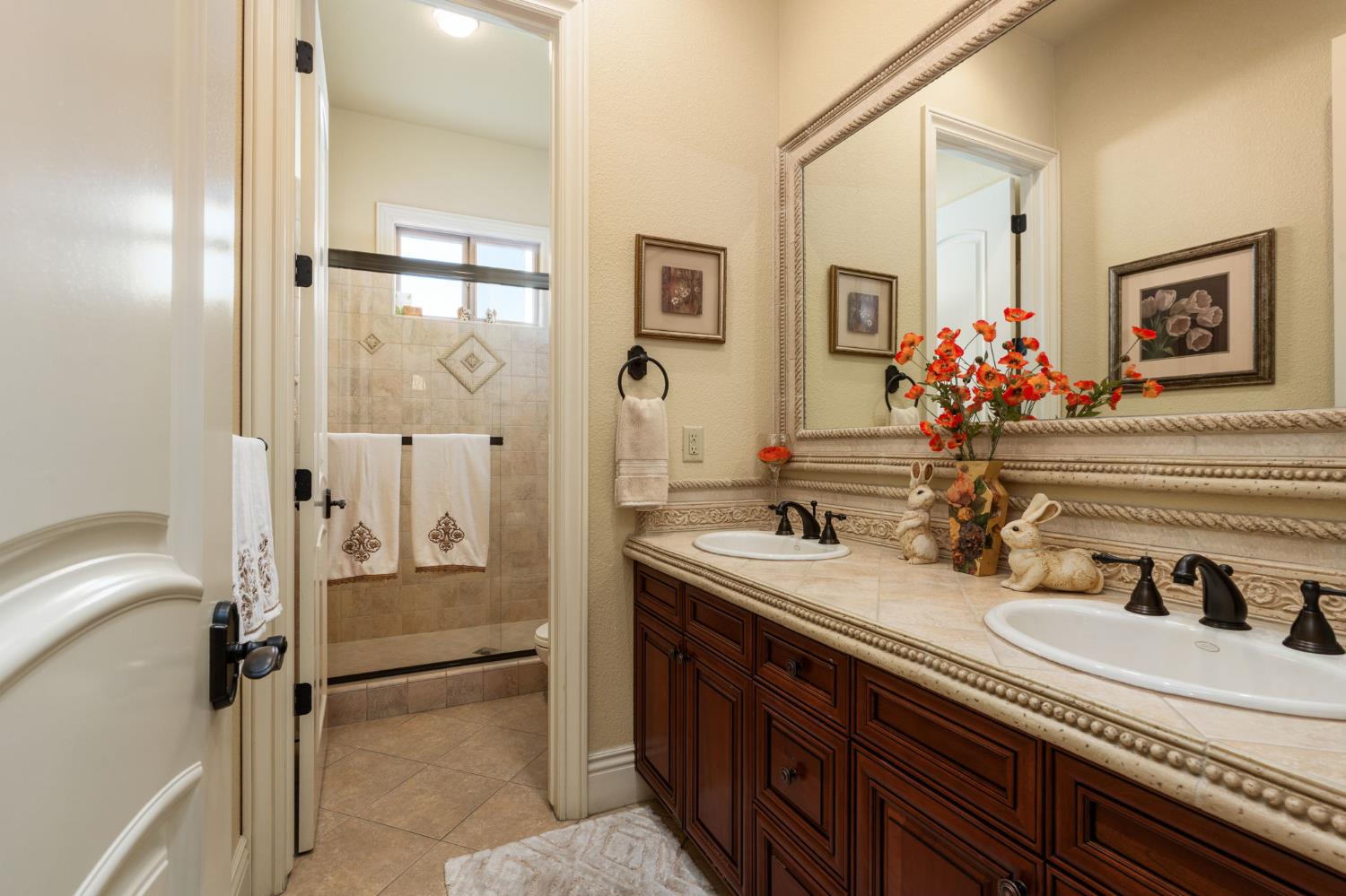 1823 Decatur Ave, Clovis, CA 93611
