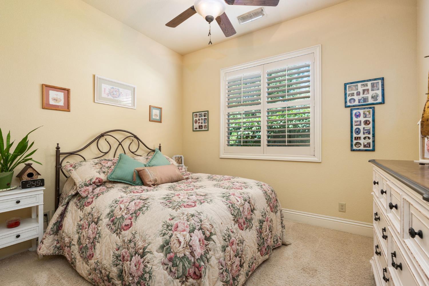 1823 Decatur Ave, Clovis, CA 93611