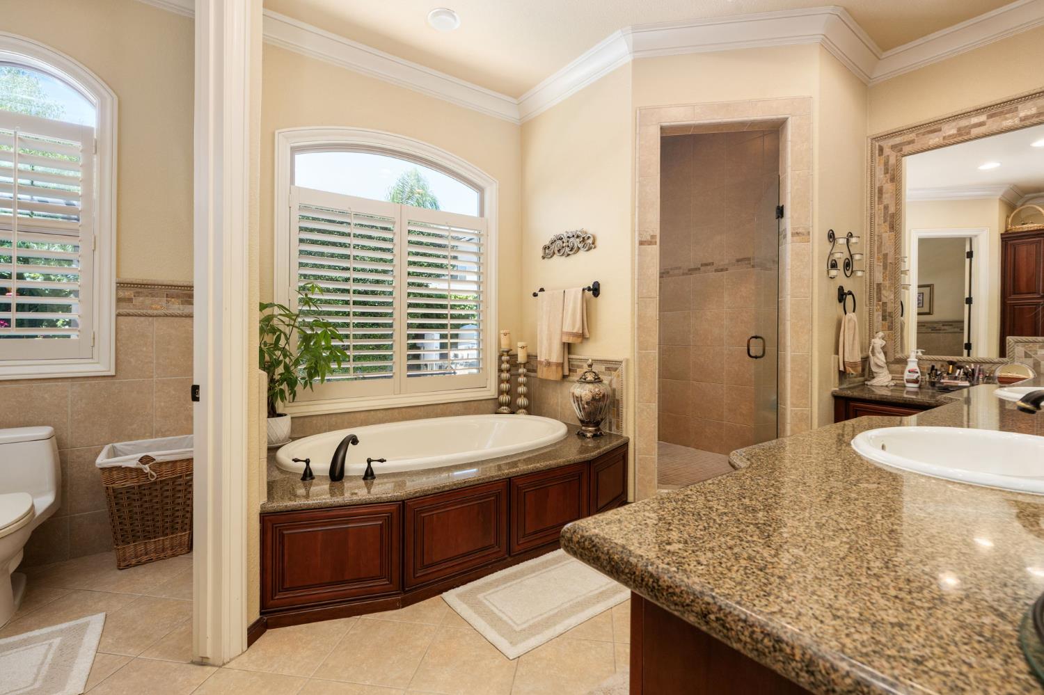 1823 Decatur Ave, Clovis, CA 93611
