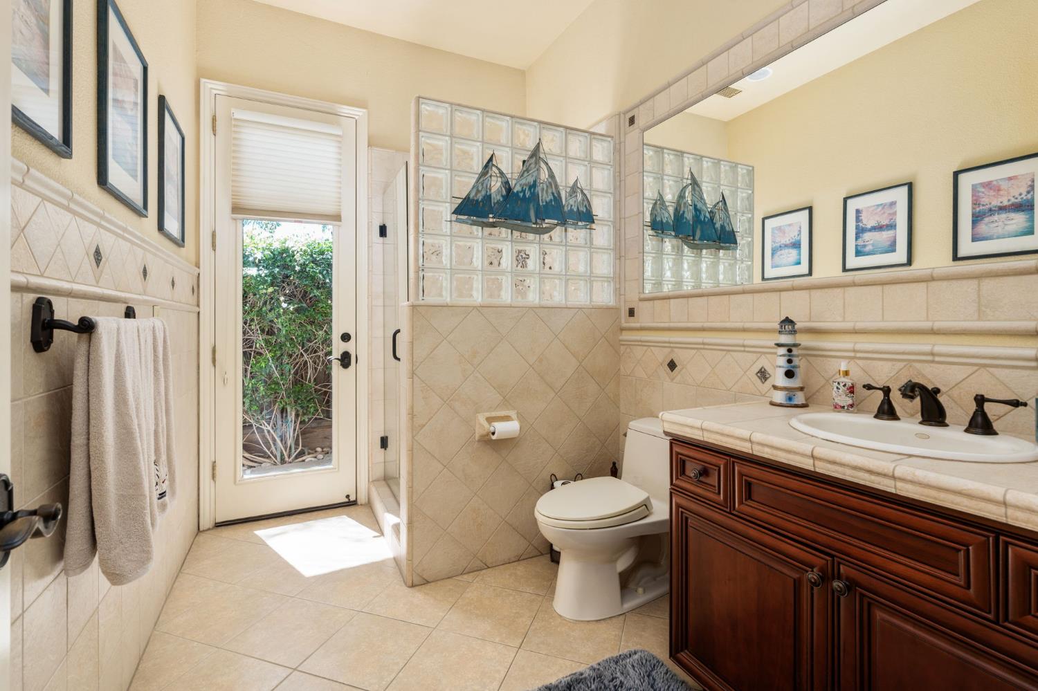 1823 Decatur Ave, Clovis, CA 93611